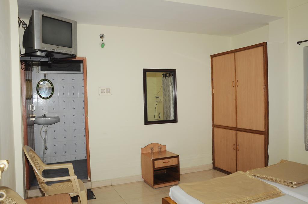 Hotel Agarala Residency Tirupati Rum bild